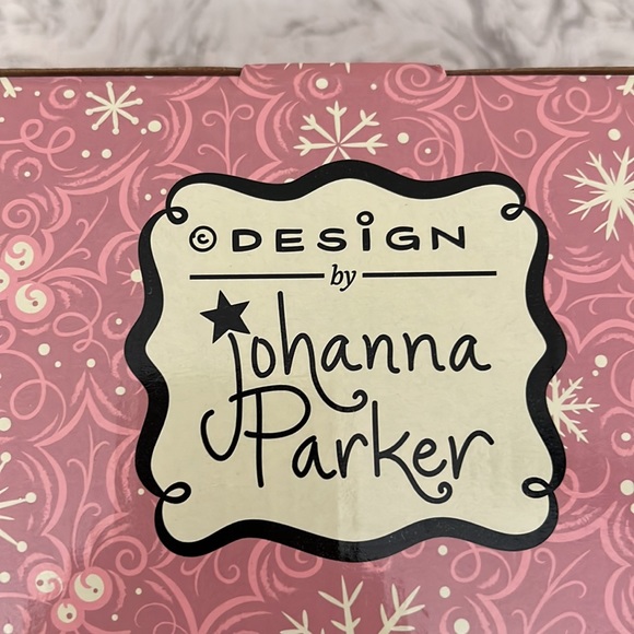 NIB Johanna Parker Christmas Santa & Mrs. Claus Mug Set Of 2 PASTEL PINK & GREEN - Picture 5 of 6